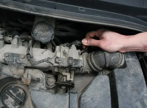 Bướm Ga Bị Kẹt Hoặc Bẩn