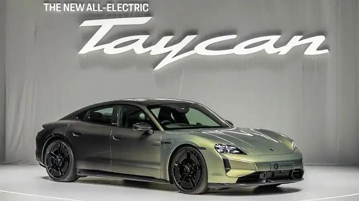 Porsche Taycan Màu Xanh Ngọc Lục Bảo