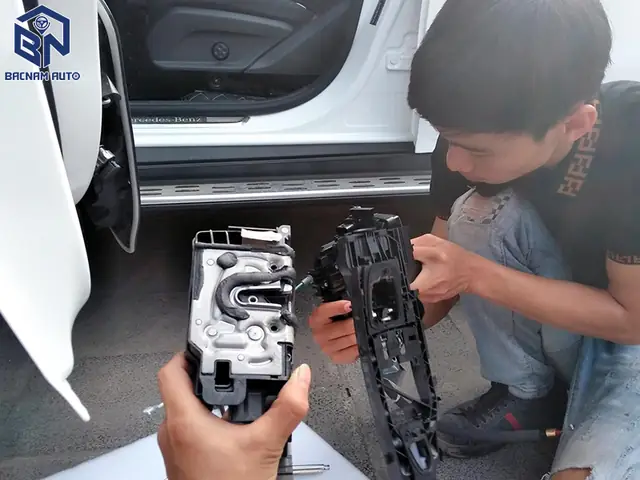 Đặc Điểm Sản Phẩm Cửa Hít Ô Tô Choxe Mercedesglc 250