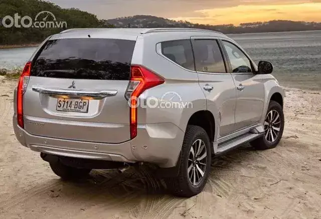 Giá»i Thiá»u Xe Mitsubishi Pajero