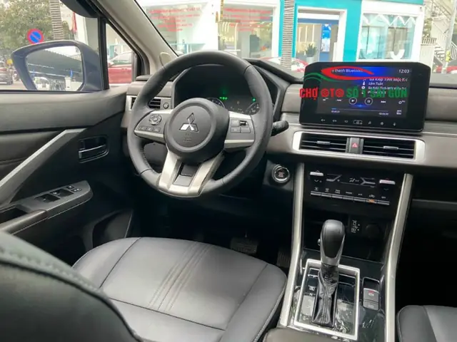 Hình Ảnh Đuôi Xe Ô Tô Cũ Mitsubishi Xpander Màu Nâu Đồng 2022