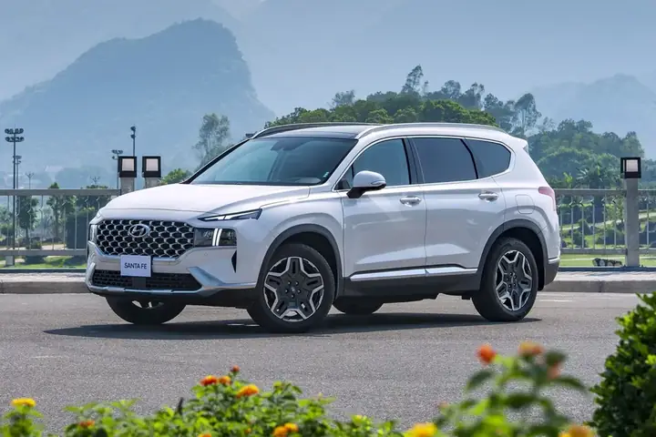 Hyundai Santa Fe Hybrid: Động Cơ “lai” Mạnh Mẽ