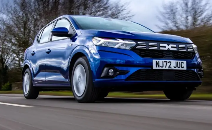 Dacia Sandero Là Dòng Xe Cỡ Nhỏ, Có Giá Bán Rất Rẻ Với Mức Đề Xuất 14.000 Bảng (khoảng 418,29 Triệu Đồng). Tuy Giá Rẻ Nhưng Xe Vẫn Sở Hữu Các Trang Bị Tiêu Chuẩn Khá Ấn Tượng Như Màn Hình Điều Khiển Cảm Ứng Cỡ 8-inch, Có Ứng Dụng Android Auto Và Apple Carplay, Phanh Xe Khẩn Cấp Tự Động, Kiểm Soát Hành Trình Và Điều Hòa Nhiệt Độ. Dacia Sandero Cũng Được Một Số Đại Lý Tư Nhân Nhập Khẩu Về Phân Phối Ở Việt Nam, Với Giá Lăn Bánh Tầm 680-710 Triệu Đồng.