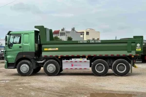 Ngoại Thất Mạnh Mẽ Và Hiện Đại Của Xe Ben Howo 4 Chân Thùng Đúc 2025