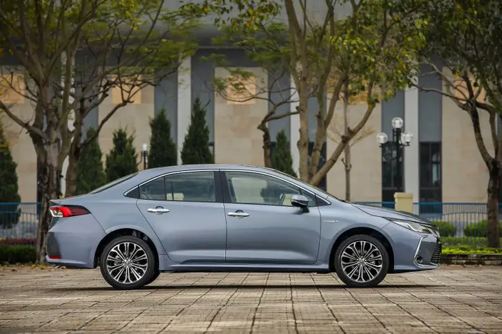 Ngoại Thất Toyota Corolla Altis 2025