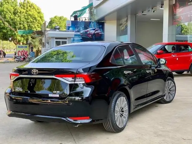 Ngoại Thất Toyota Corolla Altis 2025