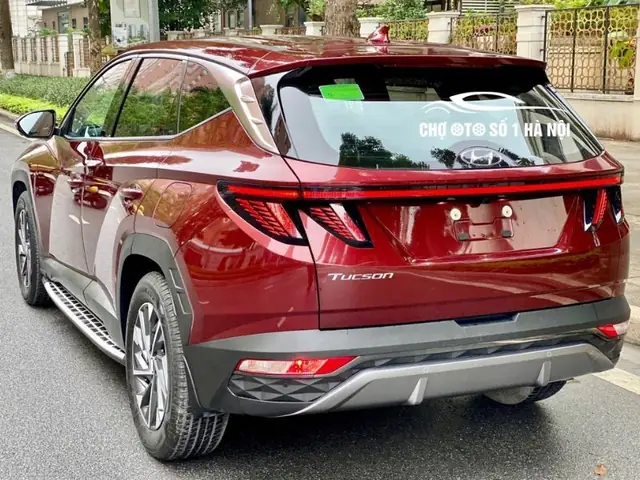 Hình Ảnh Đầu Xe Ô Tô Cũ Hyundai Tucson 2023 Màu Đỏ Giá 910 Triệu