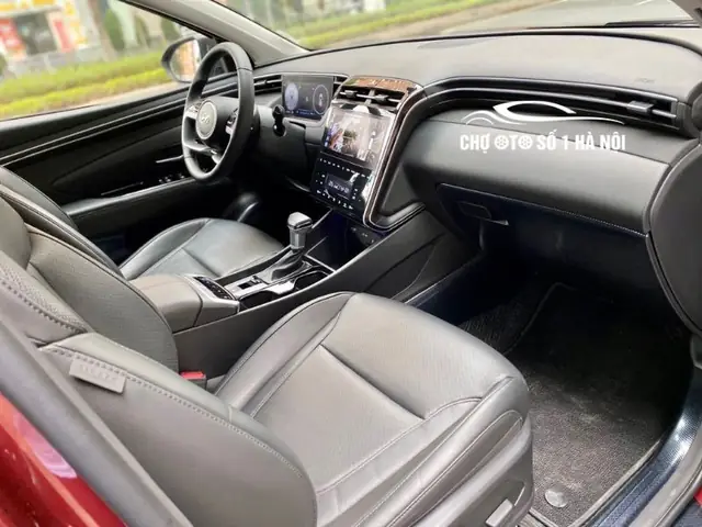 Hình Ảnh Đuôi Xe Ô Tô Cũ Hyundai Tucson 2023 Màu Đỏ Giá 910 Triệu