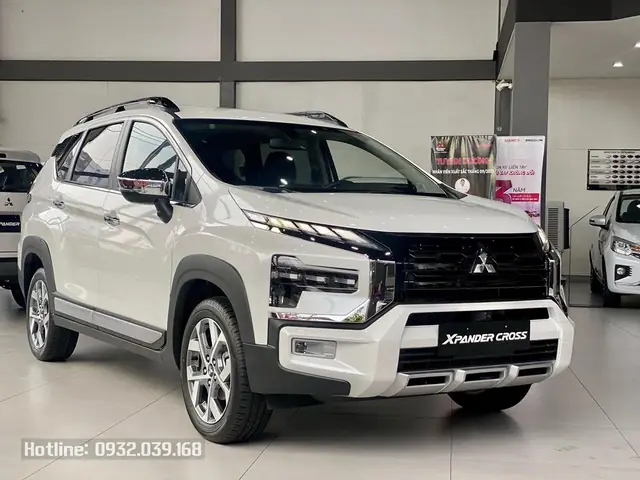 Ngoại Thất Mitsubishi Xpander Cross Màu Trắng
