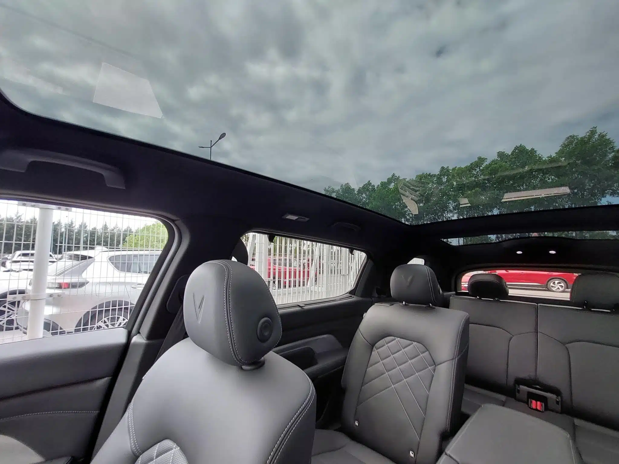 Đánh giá chi tiết không gian nội thất VF 9: Ưu nhược điểm từng hàng ghế