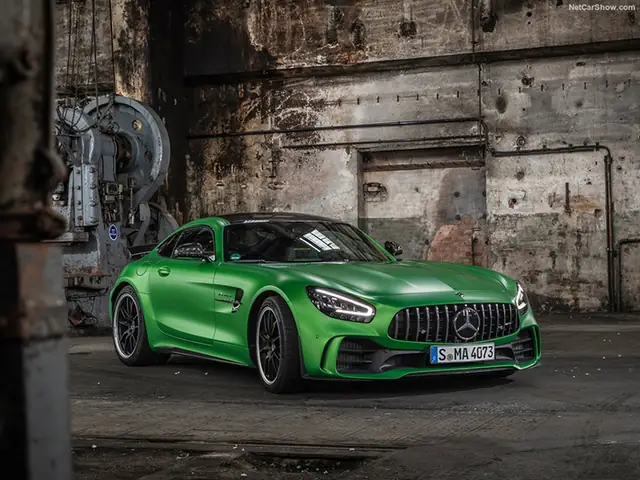 Xem Giá Các Loại Xe Ô Tô Mercedes Dòng Xe Mercedes-amg Gt-r