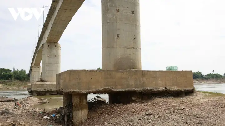 Xem Xet Cho Xe O To Con Loai Tu 7 Cho Tro Xuong Luu Thong Qua Cau Song Lo Hinh Anh 1