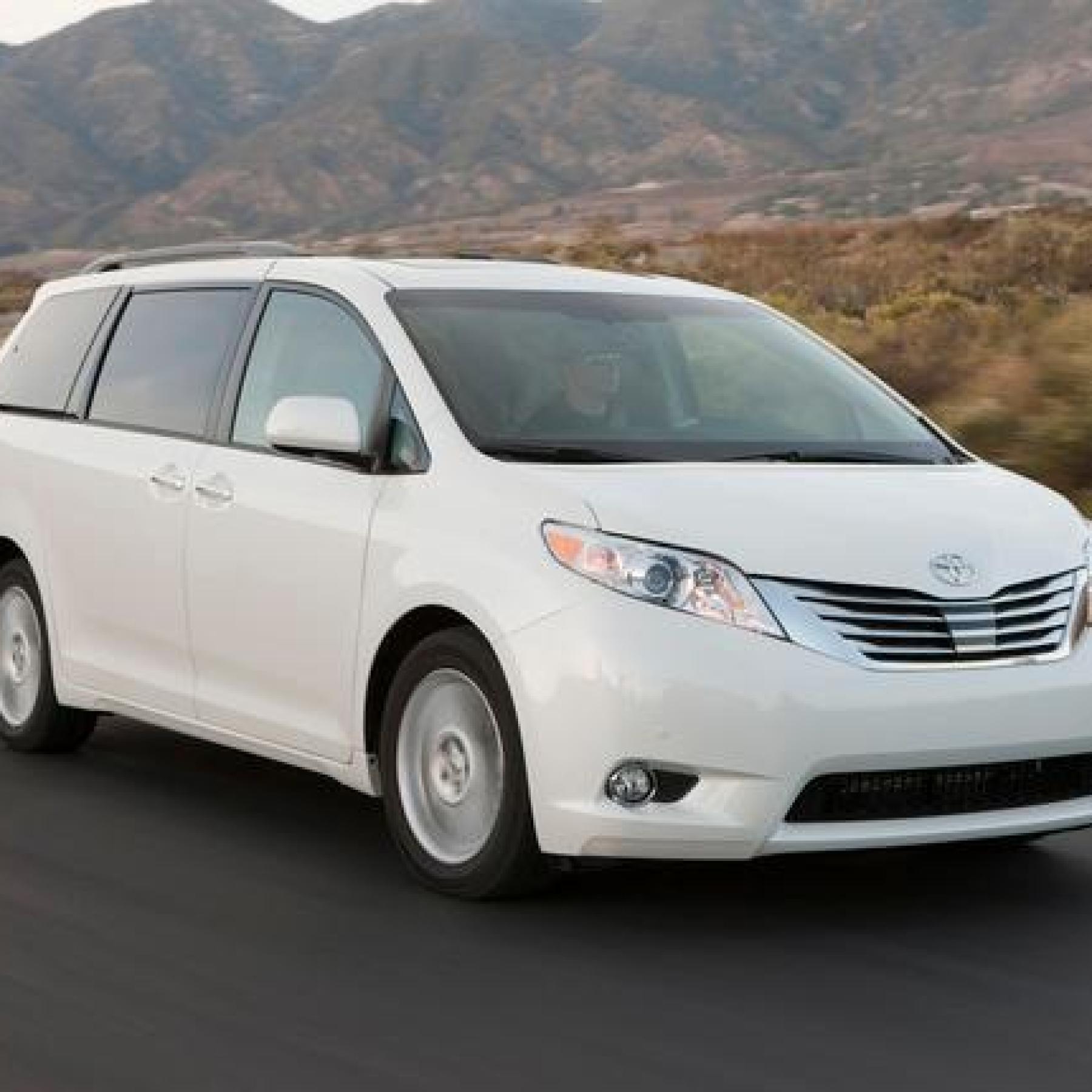 Đánh Giá Chi Tiết Toyota Sienna 2014: Điều Gì Khiến Nó Nổi Bật?