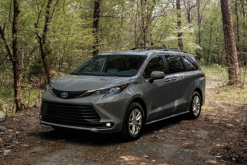 Đánh Giá Trải Nghiệm Lái Toyota Sienna 2022: Cảm Nhận Thực Tế và Phản Hồi Từ Người Dùng