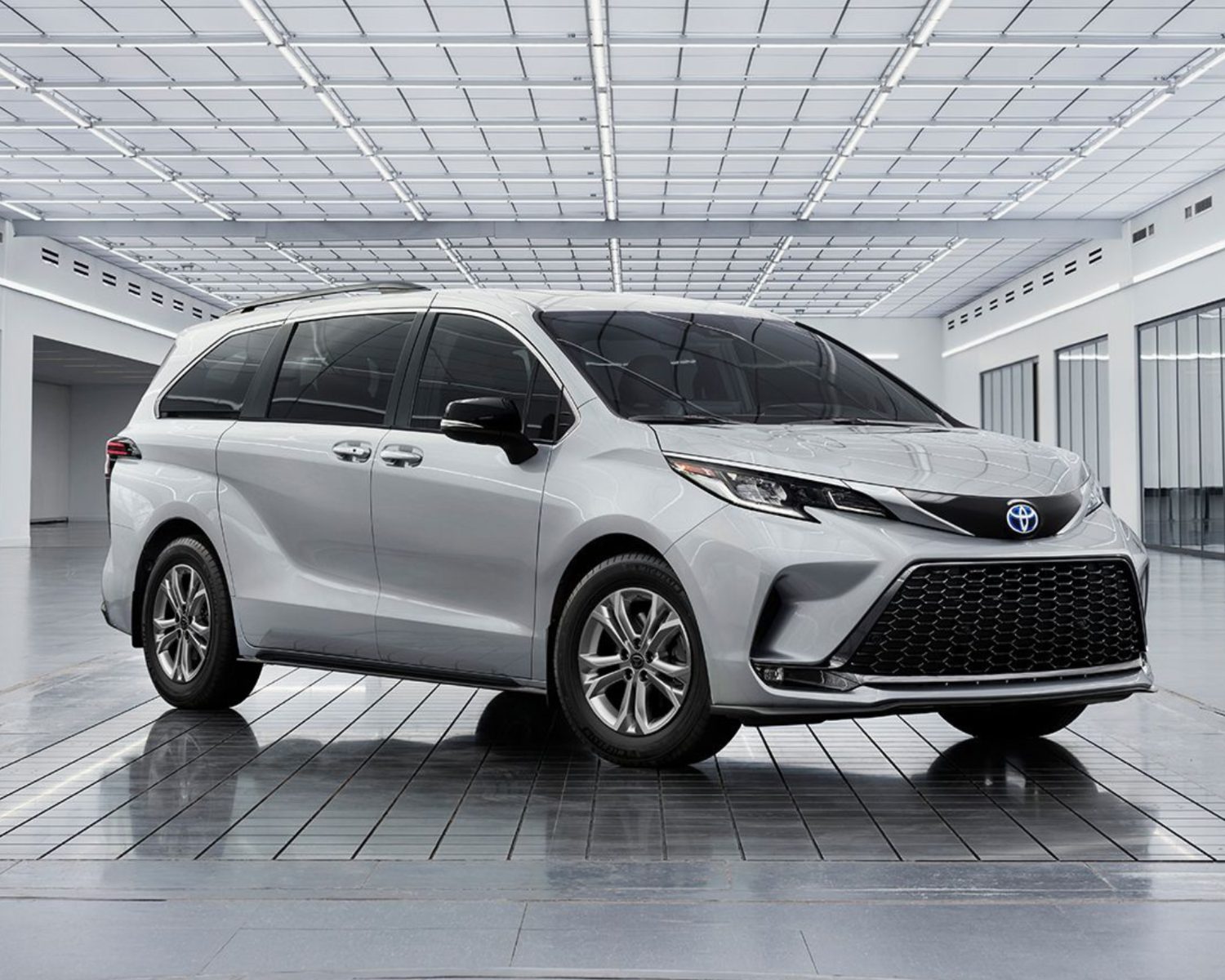 Toyota Sienna 2025: Thiết Kế Ngoại Thất & Nội Thất – Thay Đổi & Cải Tiến (Mục tiêu: Phân tích chi tiết thiết kế ngoại thất và nội thất của Sienna 2025, so sánh với các phiên bản trước, làm nổi bật các thay đổi và cải tiến, đáp ứng mong muốn tìm hiểu về thiết kế của người dùng.)