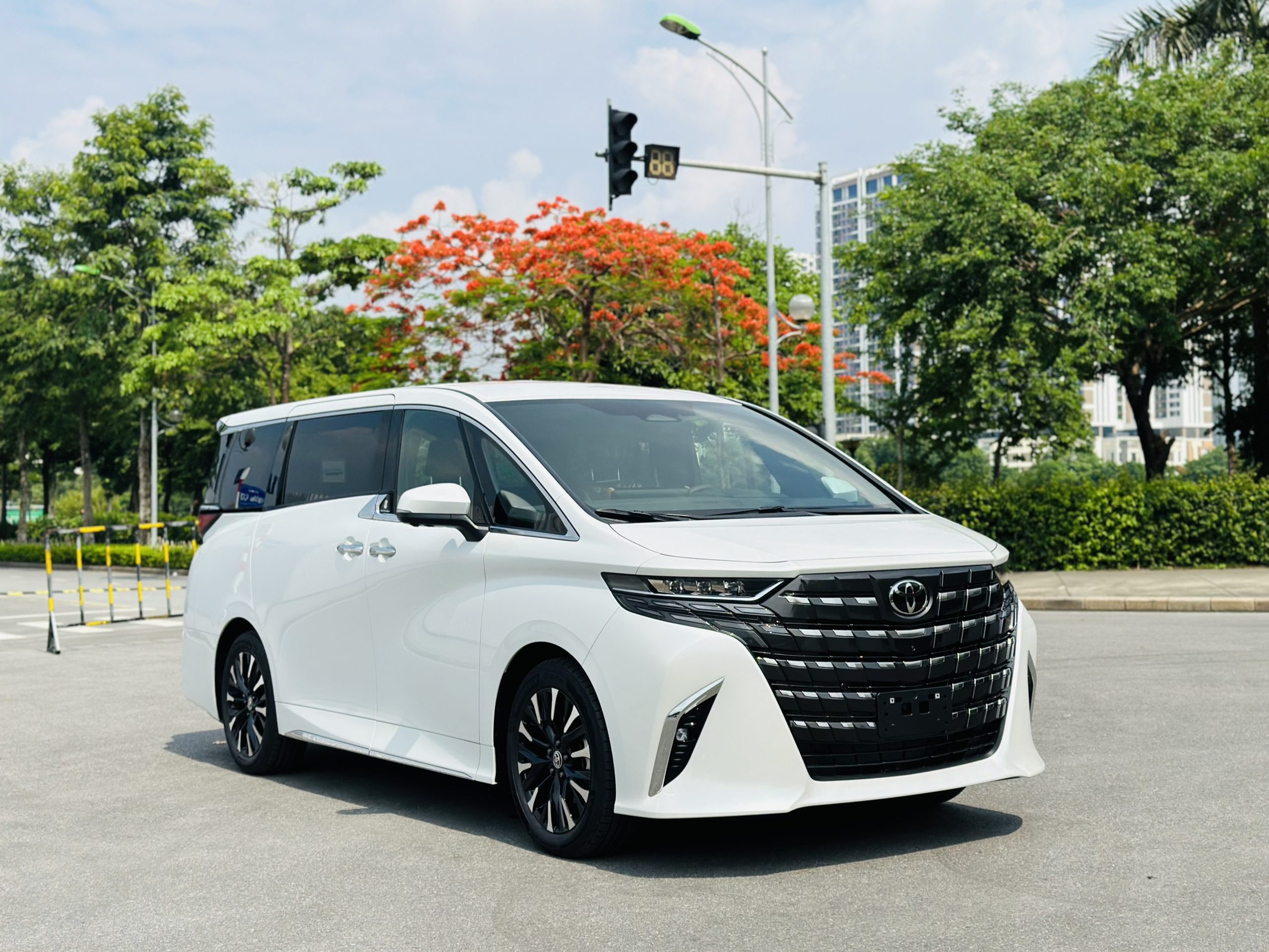 Địa chỉ mua xe Toyota Alphard uy tín, chính hãng tại Việt Nam