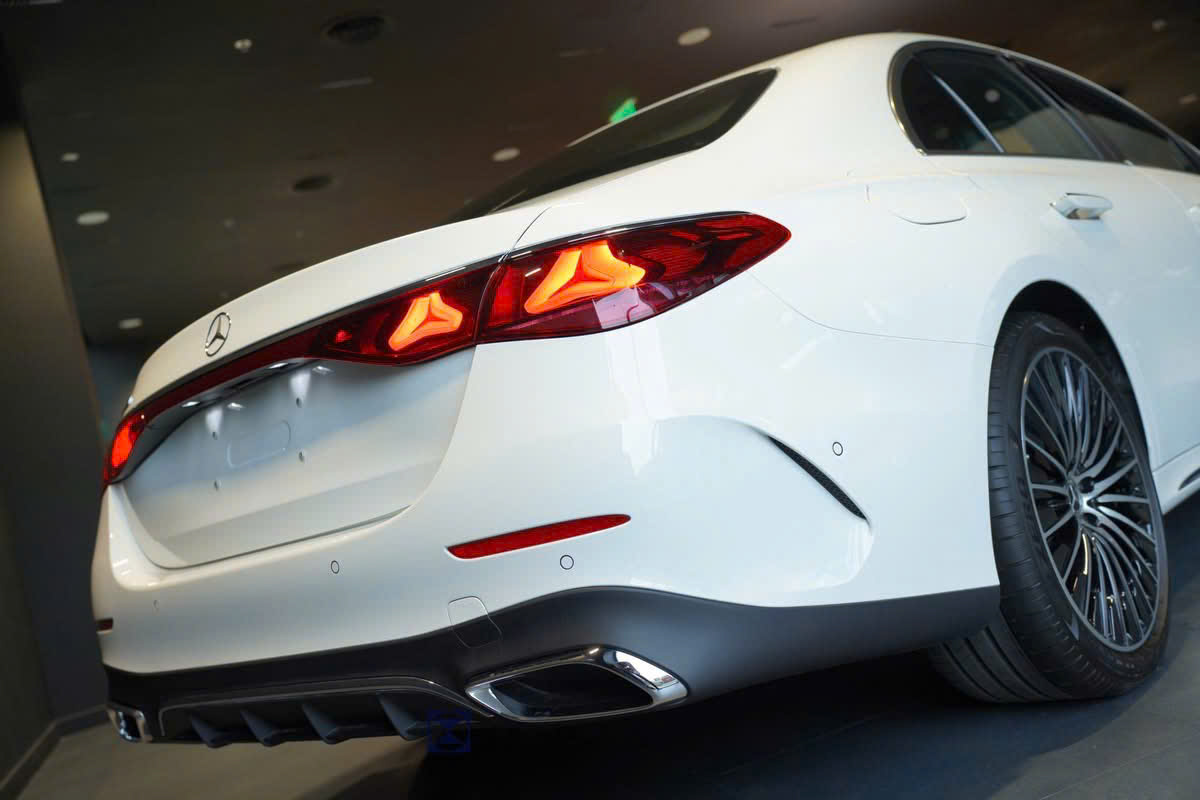 Đằng Sau Ống Kính: Nghệ Thuật Chụp Ảnh Xe MercedesBenz Đỉnh Cao