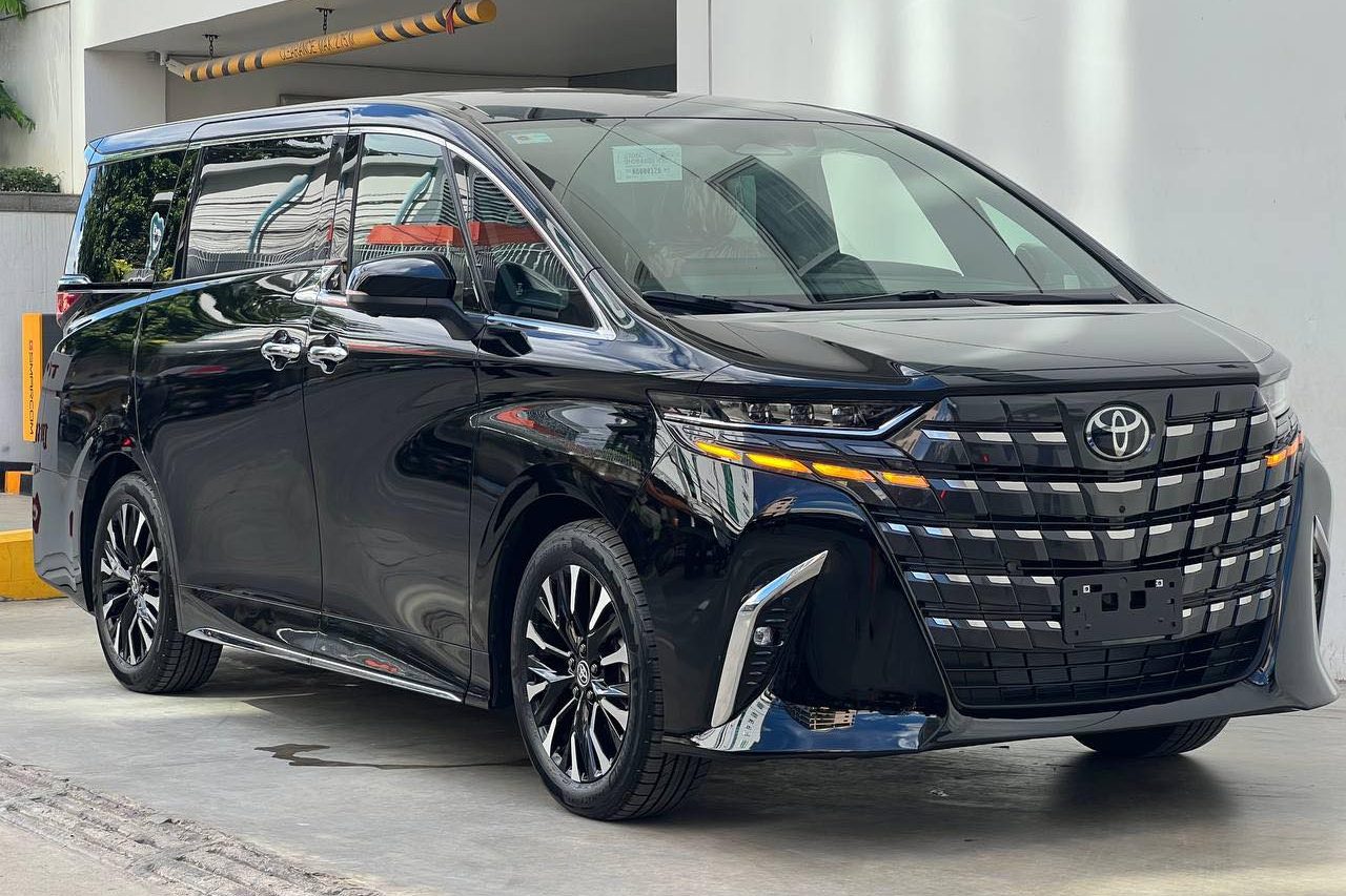 Thông số kỹ thuật chi tiết của Toyota Alphard: Động cơ, kích thước, trang bị