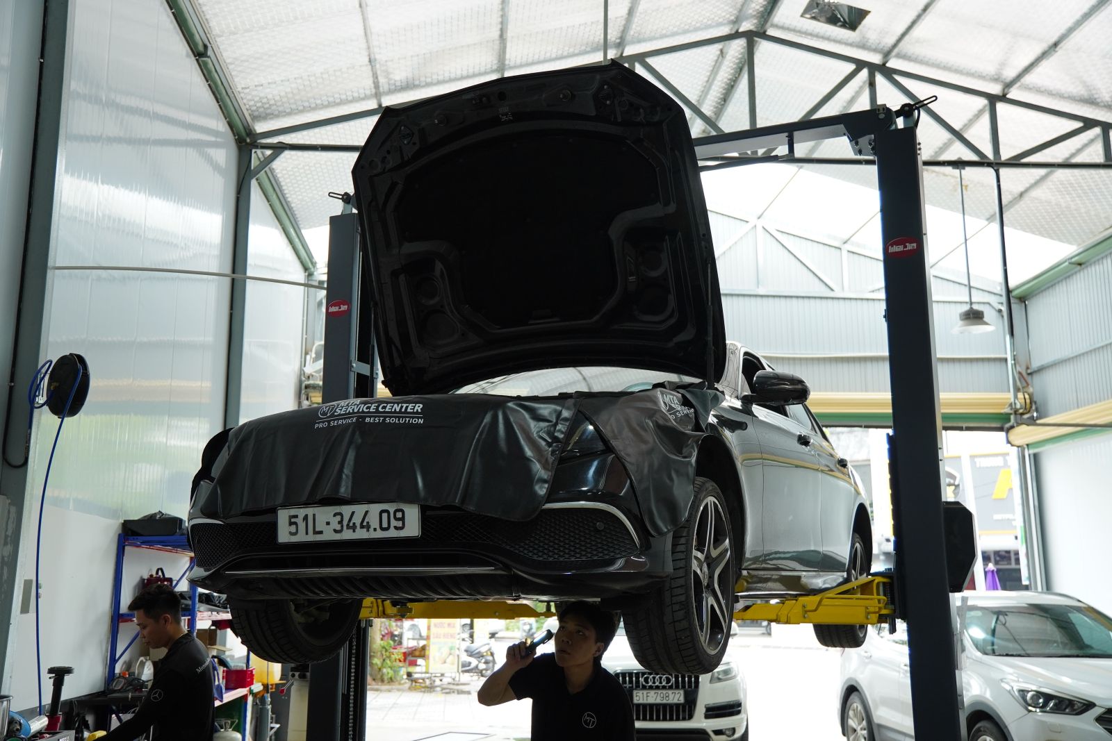 Nên bảo dưỡng Mercedes tại Đại lý chính hãng hay Gara độc lập uy tín?