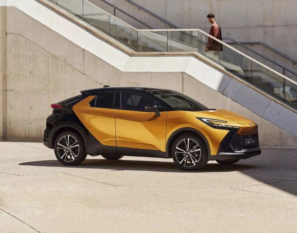 Giá Bán và Ưu Đãi Toyota CHR: Cập Nhật Mới Nhất và So Sánh Đối Thủ