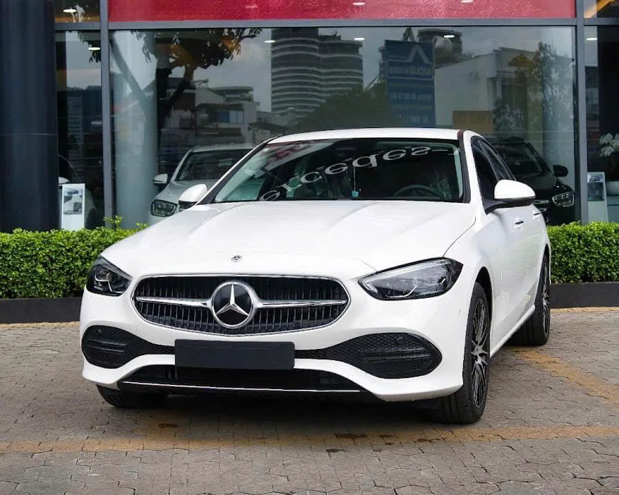 Yếu Tố Nào Ảnh Hưởng Đến Tổng Chi Phí Lăn Bánh Của Mercedes C200 2020?