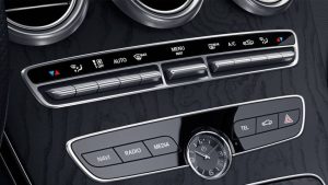 cac nut bam tren xe mercedes c200 1