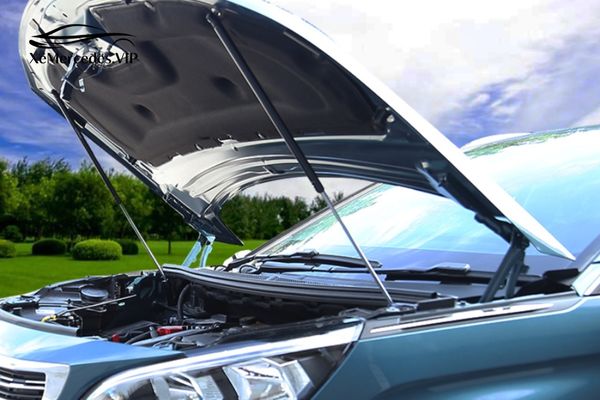 Các lưu ý an toàn cần biết trước khi mở capo xe Mercedes C200