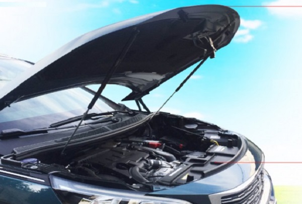 Quy trình đóng nắp capo Mercedes C200 an toàn và đúng cách