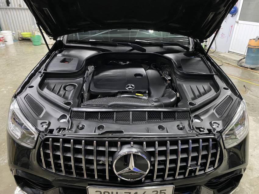 Quy trình mở nắp capo Mercedes GLC 300 an toàn và chuẩn xác