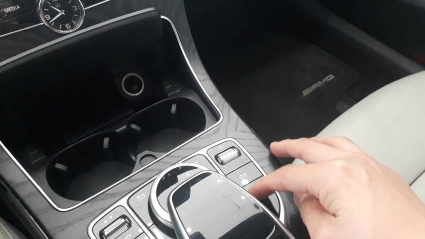 Lưu ý quan trọng và mẹo vặt khi vào số xe Mercedes C300