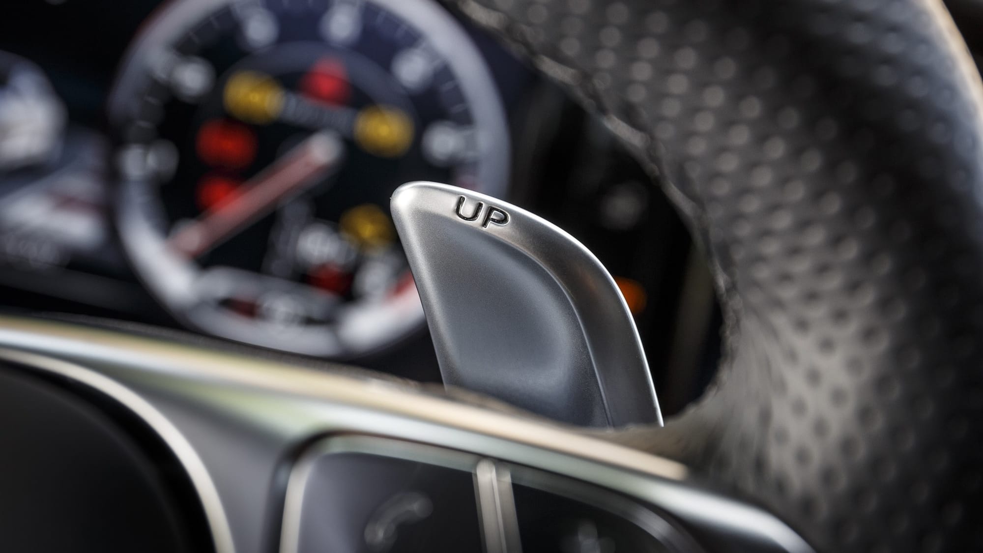 Sử Dụng Lẫy Chuyển Số (Paddle Shifters) để Tối Ưu Trải Nghiệm Lái