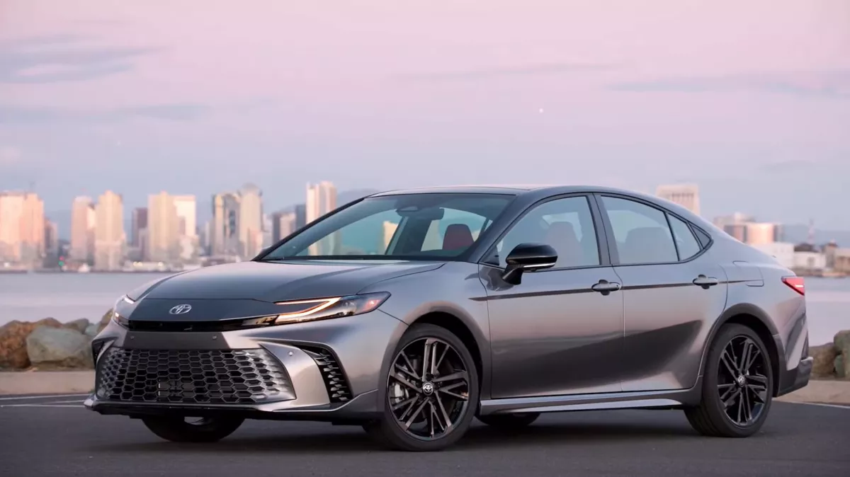Thiết kế ngoại thất Camry 2025: Đột phá hay kế thừa?