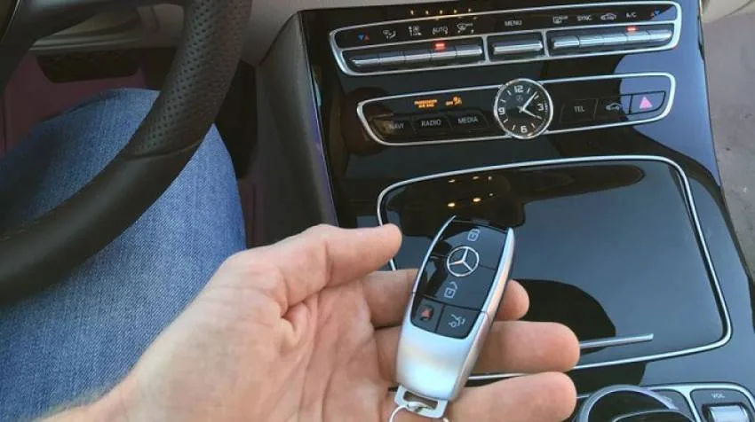 Khám phá chìa khóa Mercedes E300: Từ công nghệ đến chức năng thiết yếu