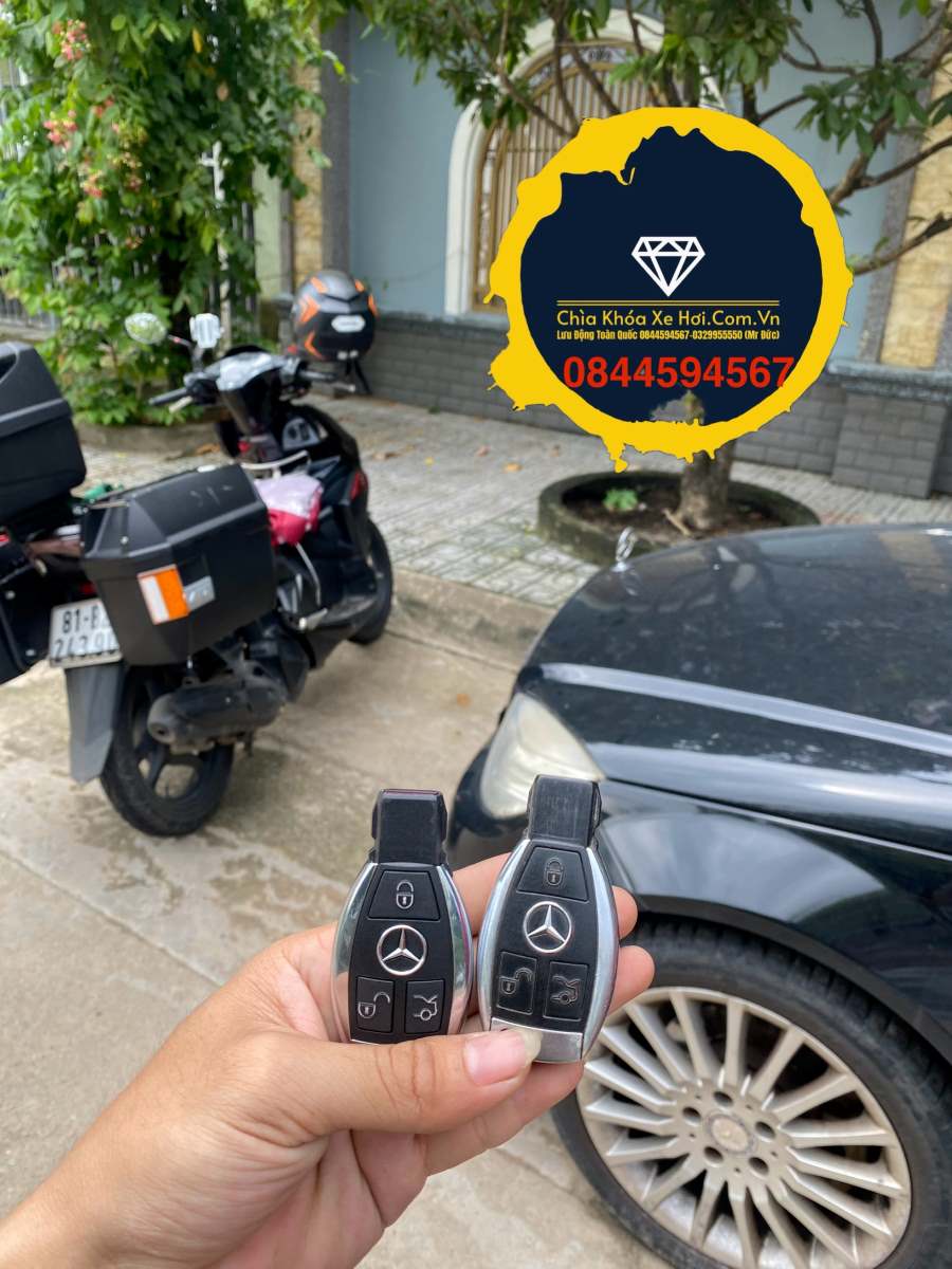 Giá chìa khóa Mercedes E300 chính hãng và các yếu tố ảnh hưởng