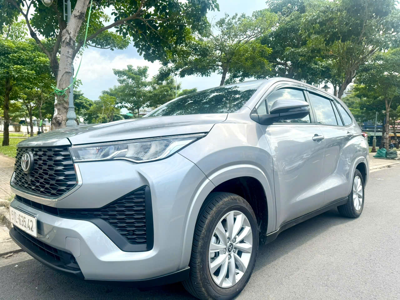 Thủ Tục Thuê Xe Toyota Innova Chi Tiết Từ A Đến Z: Chuẩn Bị Giấy Tờ & Quy Trình Đặt Xe Nhanh Chóng (Hướng dẫn chi tiết quy trình thuê xe Innova.)