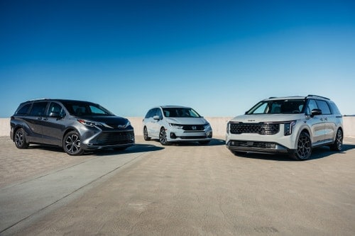 co nen mua xe toyota sienna cu 4