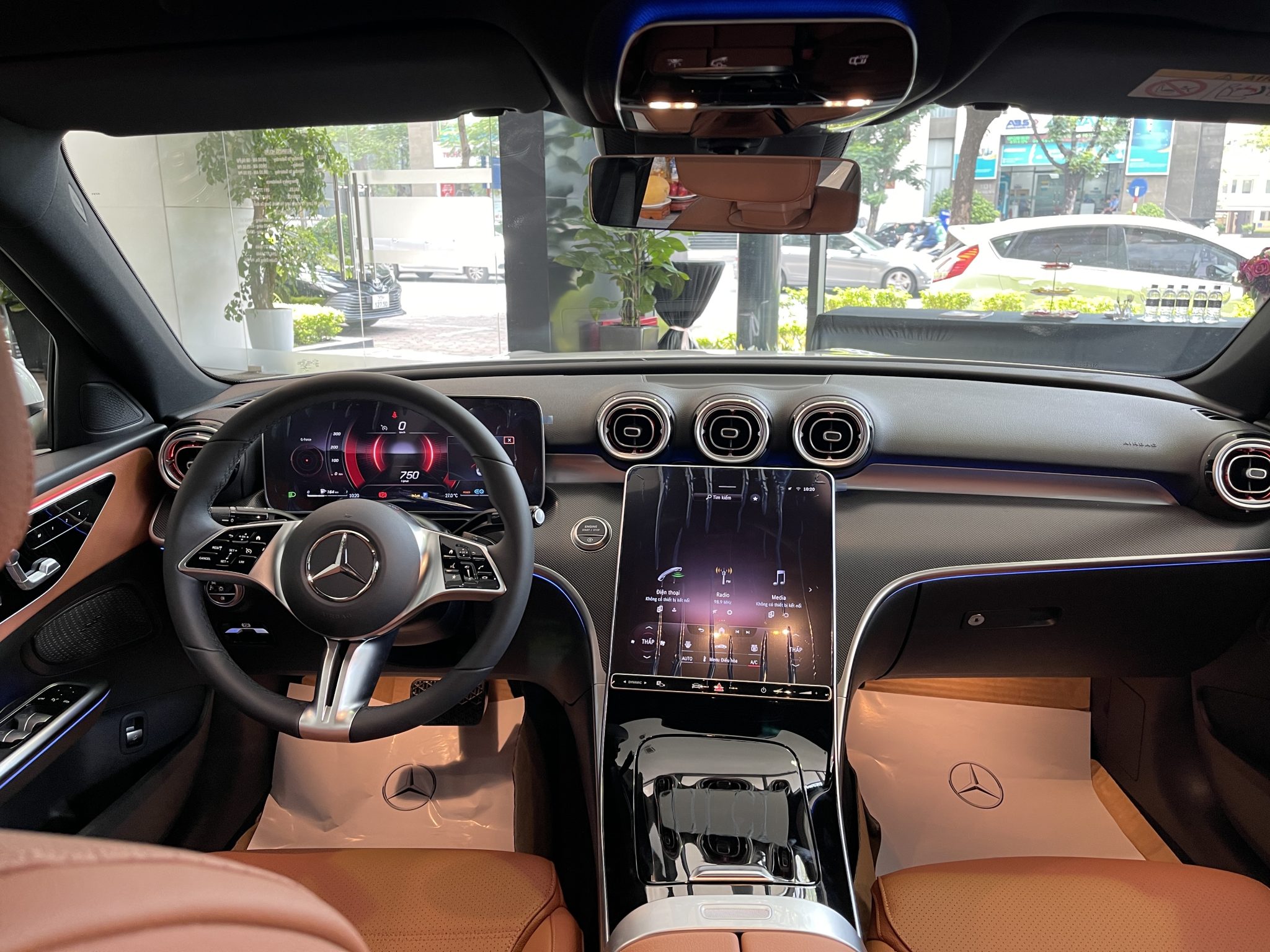 Khoang nội thất Mercedes C200: Không gian tiện nghi, công nghệ và đẳng cấp