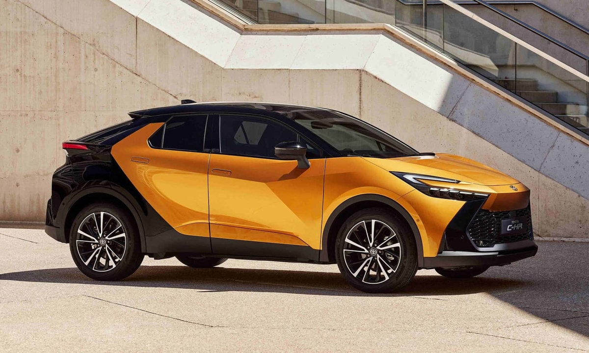 Thiết Kế Ngoại Thất và Nội Thất Toyota CHR: Đột Phá Hay Thụt Lùi?