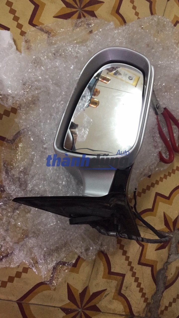 Các Yếu Tố Ảnh Hưởng Đến Giá Gương Chiếu Hậu Mercedes E300