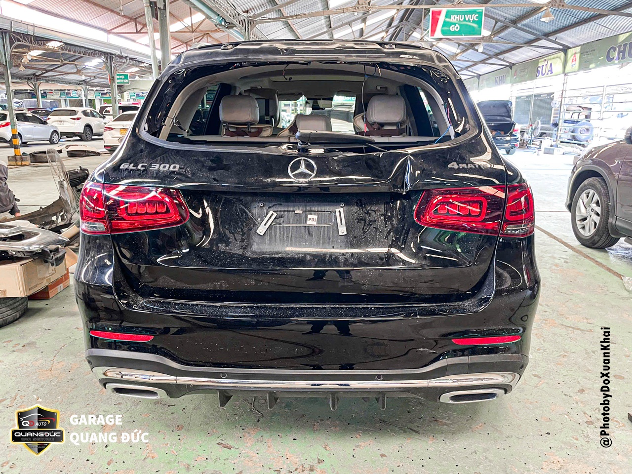 Quy Trình Thay Kính Chắn Gió Mercedes GLC 300 Chuẩn Kỹ Thuật