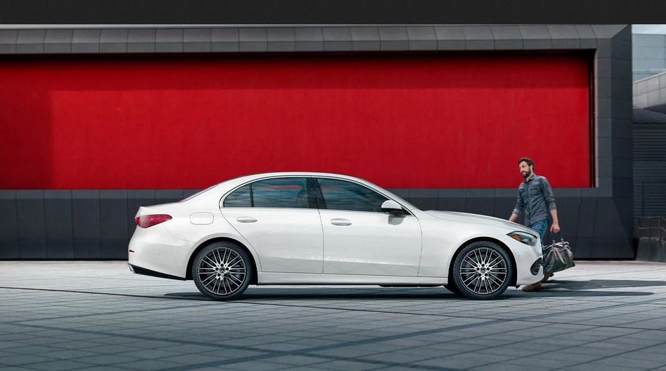 So sánh giá Mercedes C300 với các đối thủ cùng phân khúc