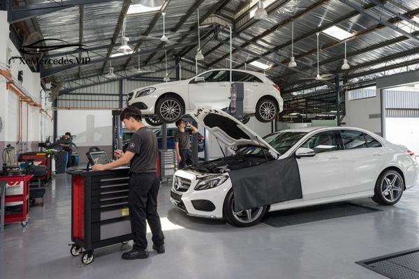 Các yếu tố ảnh hưởng đến chi phí thay dầu Mercedes C200