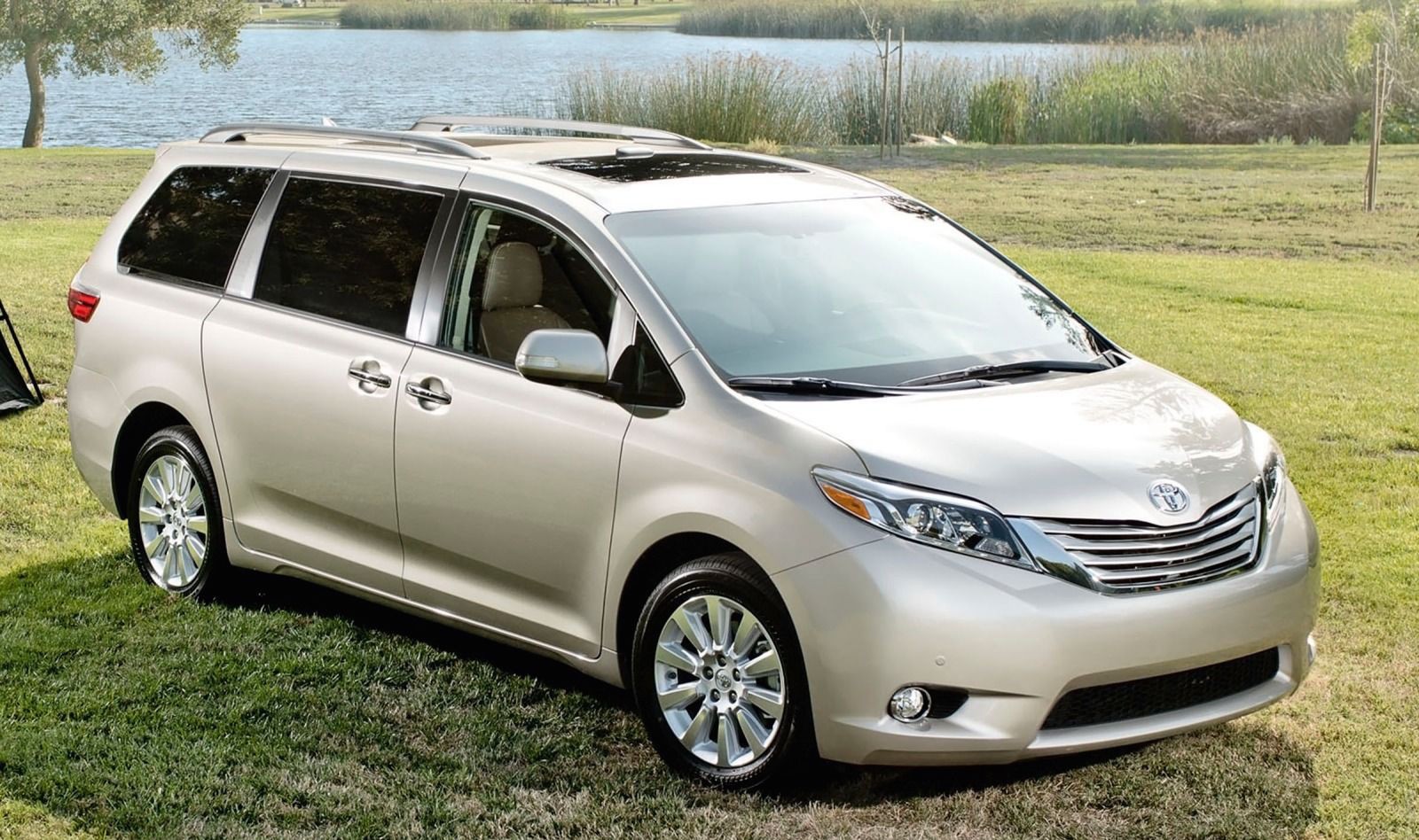 Giá Toyota Sienna 7 Chỗ: Cập Nhật Giá Lăn Bánh, So Sánh, Ưu Đãi 2 So Sánh Giá Toyota Sienna 7 Chỗ Với Các Đối Thủ Cạnh Tranh (Kia Carnival, Honda Odyssey...)
