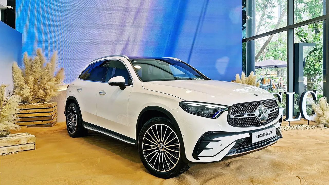 Giá lăn bánh Mercedes GLC 300 4MATIC chi tiết tại các khu vực