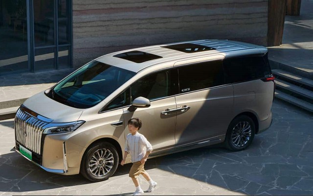 So Sánh Toyota Alphard với Các Đối Thủ Cạnh Tranh Trong Phân Khúc MPV Hạng Sang