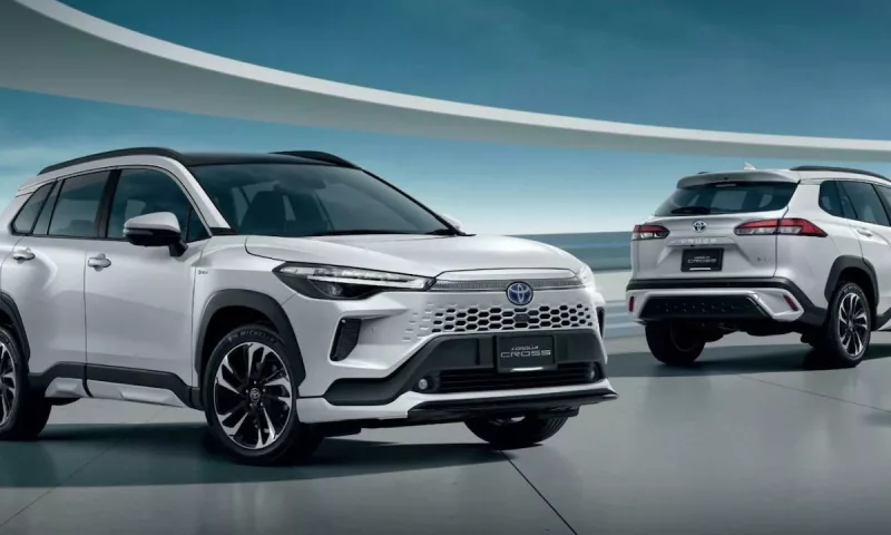 So sánh giá xe Toyota Corolla Cross với các đối thủ cạnh tranh trong phân khúc SUV cỡ nhỏ