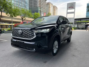 gia xe toyota innova cross hybrid 4