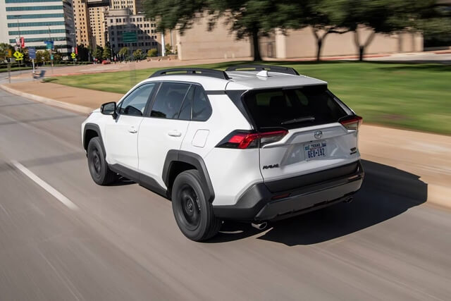 Động Cơ và Hiệu Suất Vận Hành Toyota RAV4 2025: Ưu Điểm Vượt Trội