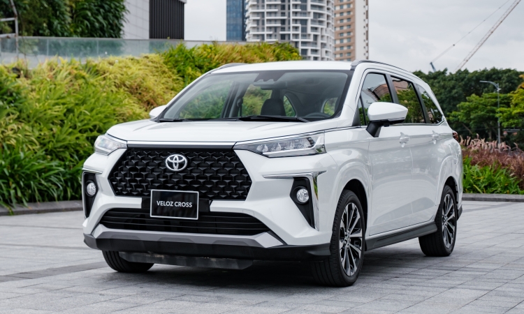 gia xe toyota veloz cross lan banh 1