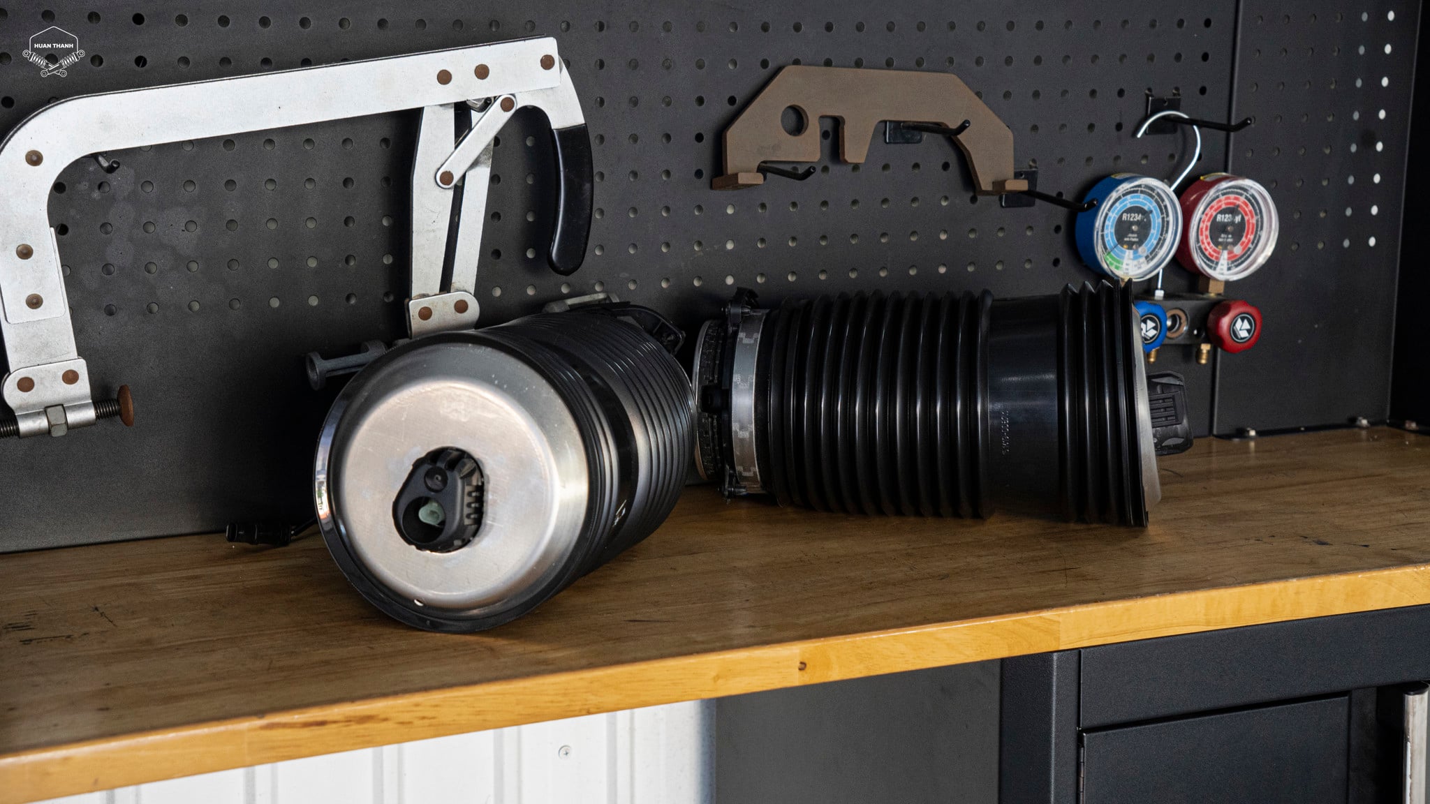 Cấu tạo chi tiết và nguyên lý hoạt động của giảm xóc bóng hơi Mercedes